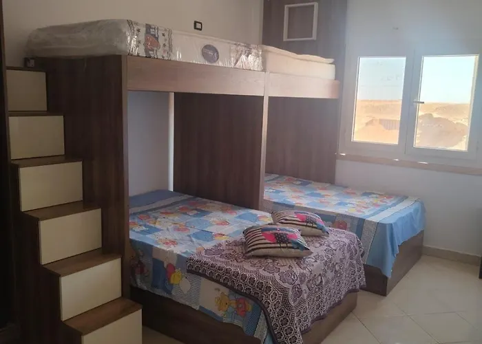 Private Entrance Close To Services Daire